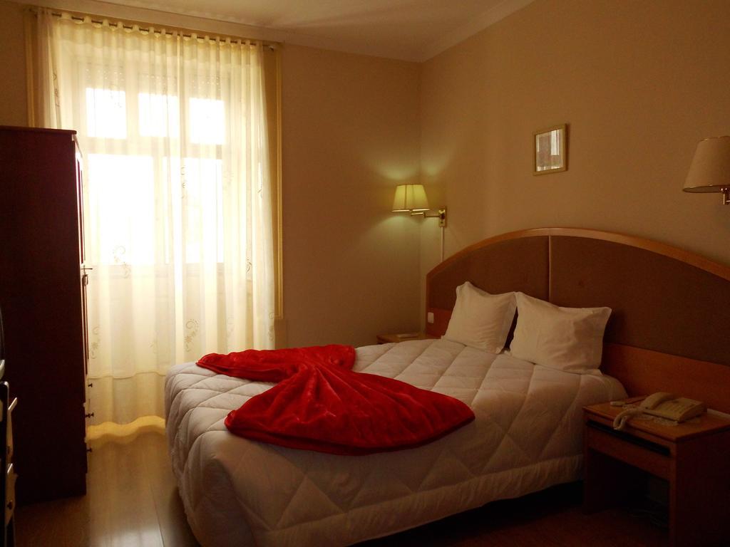 Hotel Larbelo Coimbra Room photo